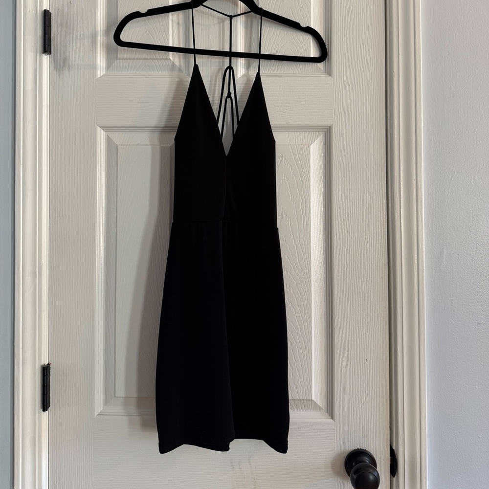 Elegant Black Strapless V-Neck Mini Dress